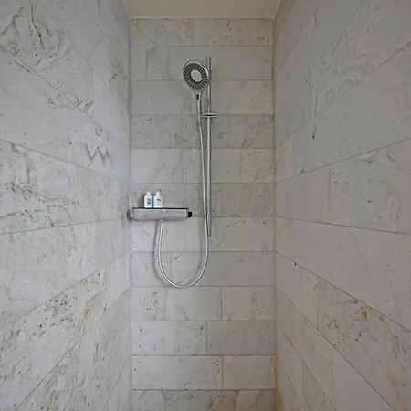 Modernes & Gepflegtes Mit Kueche! Apartment