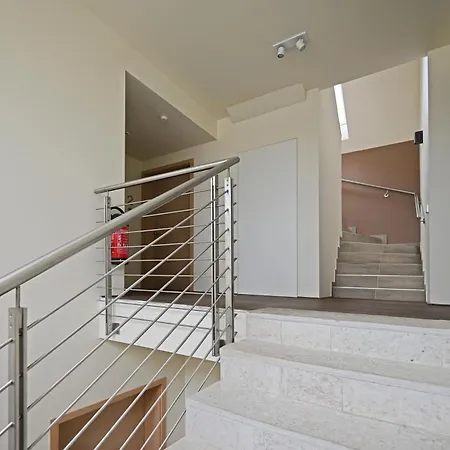 Modernes & Gepflegtes Mit Kueche! *