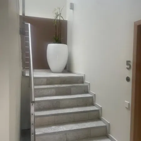 Modernes & Gepflegtes Mit Kueche!